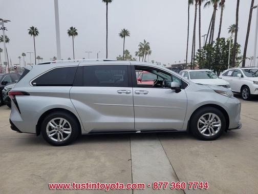 2023 Toyota Sienna Limited