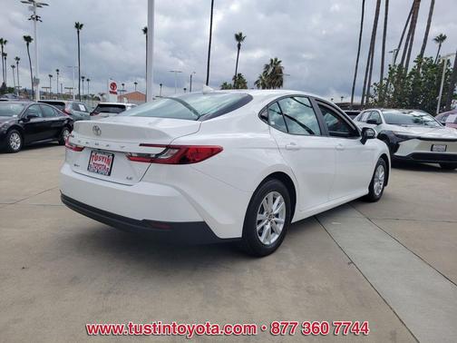 Ice 2025 Toyota Camry LE