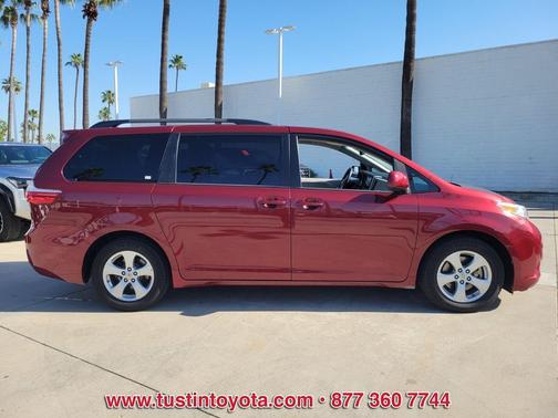 2017 Toyota Sienna LE