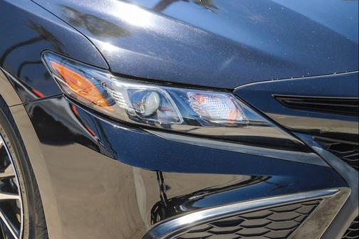 Midnight Black Metallic 2021 Toyota Camry SE