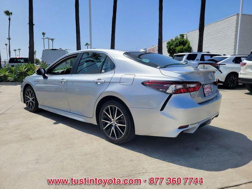 Celestial Silver Metallic 2024 Toyota Camry SE