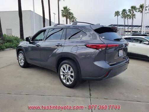 Magnetic Gray Metallic 2023 Toyota Highlander Limited
