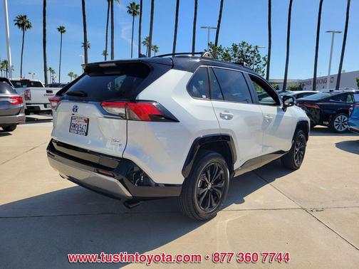 2024 Toyota RAV4 Hybrid SE