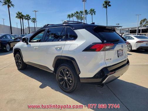 2024 Toyota RAV4 Hybrid SE