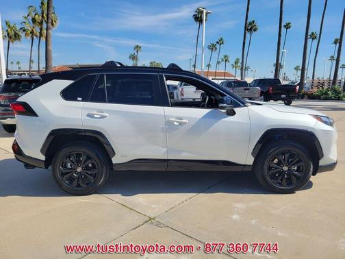 2024 Toyota RAV4 Hybrid SE