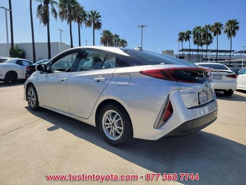 Classic Silver Metallic 2017 Toyota Prius Prime Premium