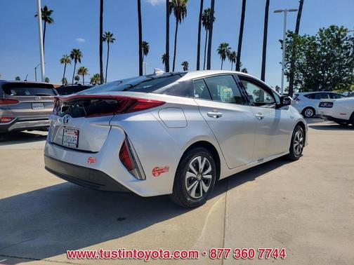 Classic Silver Metallic 2017 Toyota Prius Prime Premium
