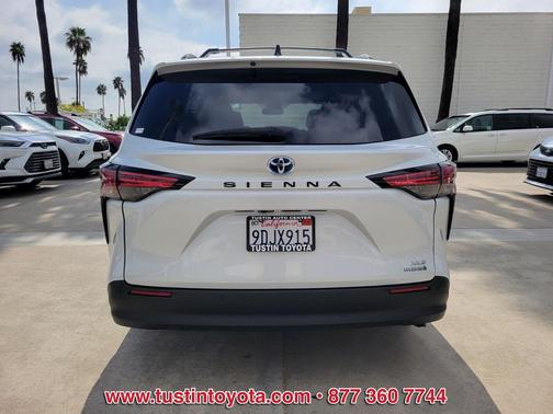 2022 Toyota Sienna XLE 8 Passenger