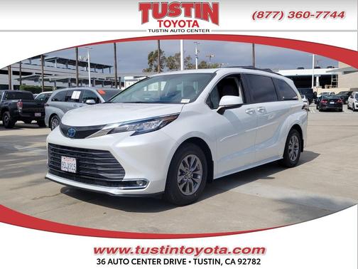 2022 Toyota Sienna XLE 8 Passenger
