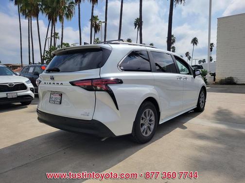2022 Toyota Sienna XLE 8 Passenger