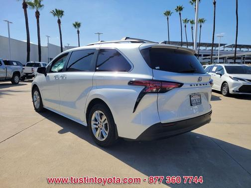 2022 Toyota Sienna XLE 7 Passenger