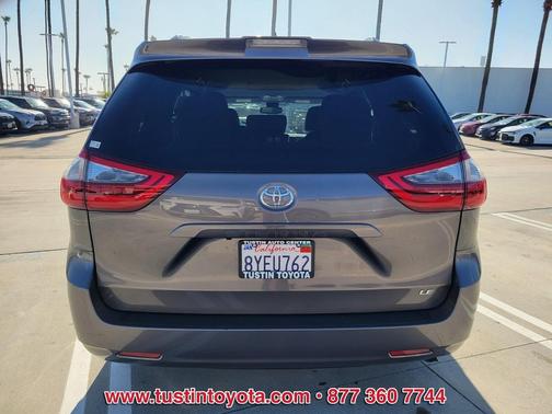 2020 Toyota Sienna LE