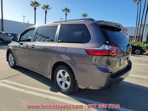 2020 Toyota Sienna LE