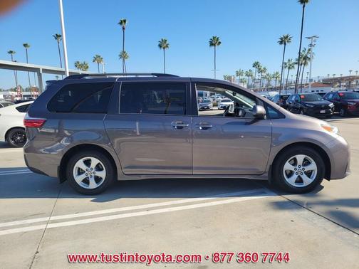 2020 Toyota Sienna LE