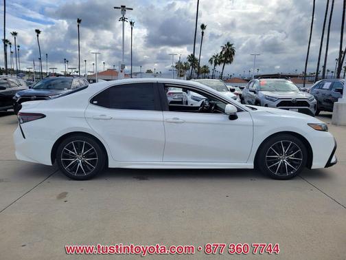 Ice 2023 Toyota Camry SE