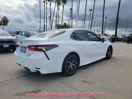 Ice 2023 Toyota Camry SE