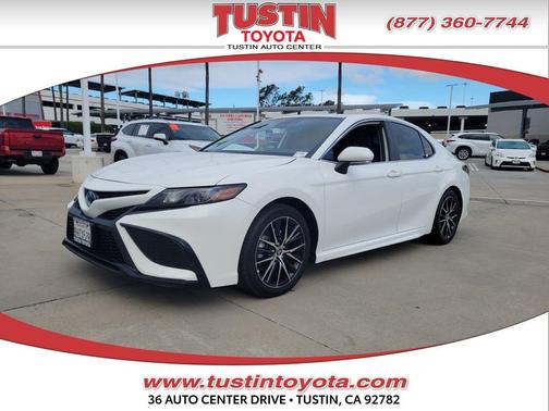Ice 2023 Toyota Camry SE