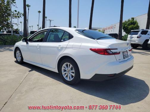 Ice 2025 Toyota Camry LE
