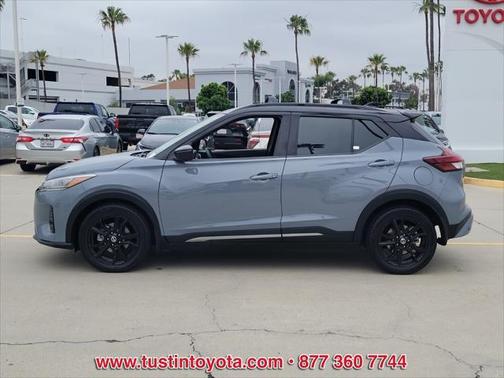2021 Nissan Kicks SR