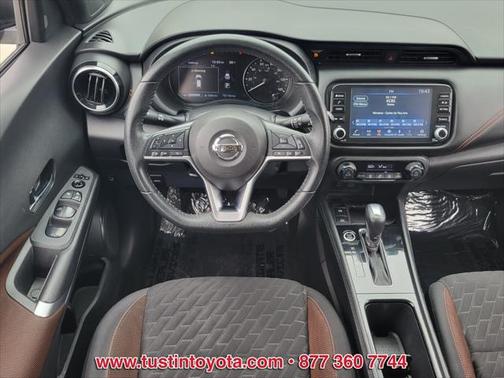 2021 Nissan Kicks SR