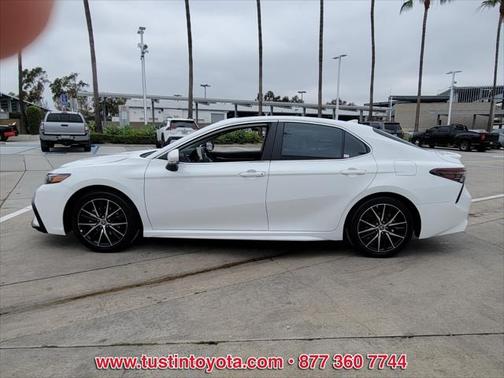 2024 Toyota Camry Hybrid SE