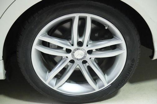 Photo 5 of 44 of 2012 Mercedes-Benz C-Class C 300 4MATIC