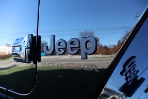 2023 Jeep Gladiator Sport