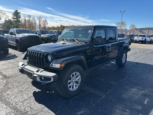 2023 Jeep Gladiator Sport