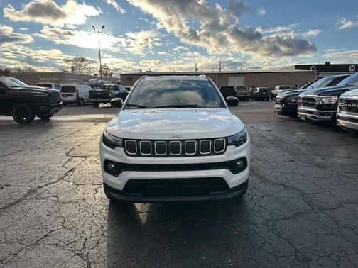 2022 Jeep Compass Latitude Lux