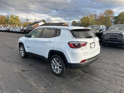 2022 Jeep Compass Latitude Lux