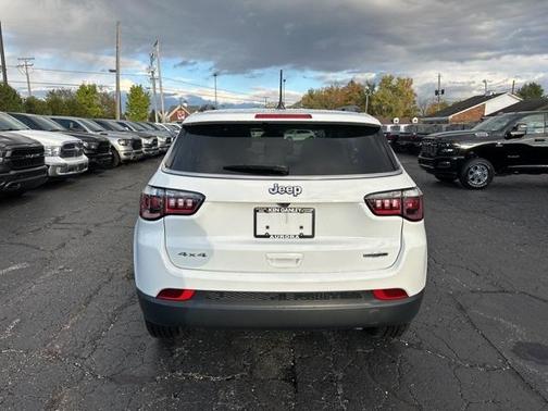 2022 Jeep Compass Latitude Lux