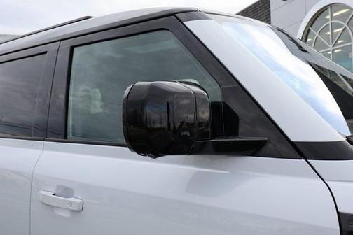 2023 Land Rover Defender X-Dynamic SE