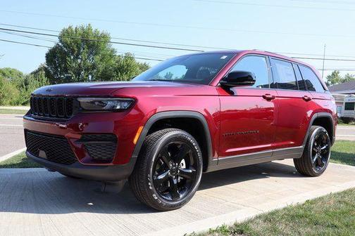 2025 Jeep Grand Cherokee Laredo