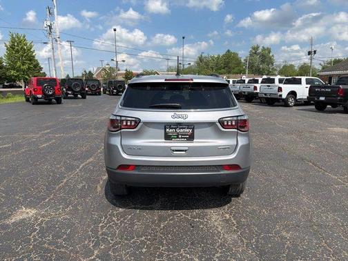 Billet Silver Metallic Clearcoat 2022 Jeep Compass Latitude Lux