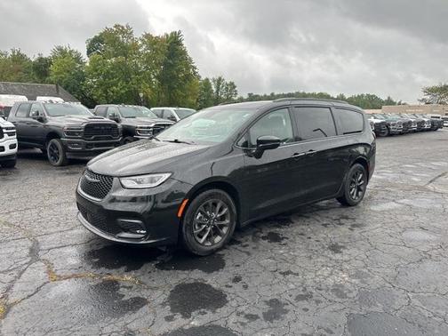 2021 Chrysler Pacifica Touring
