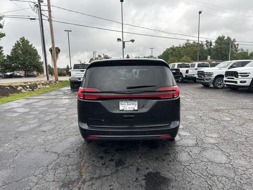2021 Chrysler Pacifica Touring