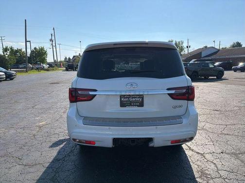 Moonstone White 2018 INFINITI QX80