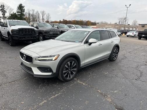 2021 Volvo V60 Cross Country T5