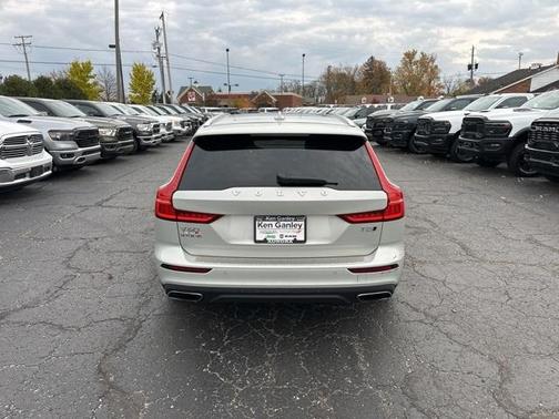 2021 Volvo V60 Cross Country T5