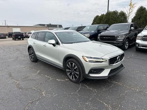 2021 Volvo V60 Cross Country T5