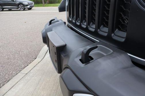 Silver Zynith Clearcoat 2022 Jeep Gladiator Overland