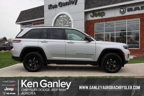 2025 Jeep Grand Cherokee Laredo