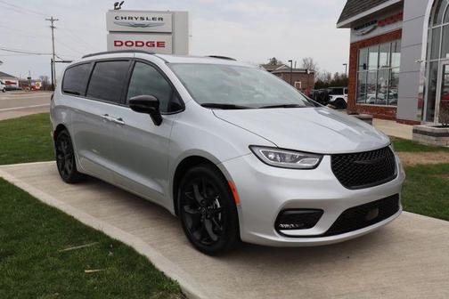 Silver Mist Clearcoat 2026 Chrysler Pacifica Limited