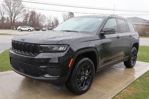 2025 Jeep Grand Cherokee Laredo