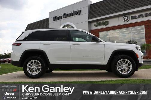 Bright White Clearcoat 2026 Jeep Grand Cherokee Laredo