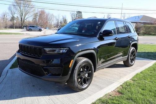 2025 Jeep Grand Cherokee Laredo