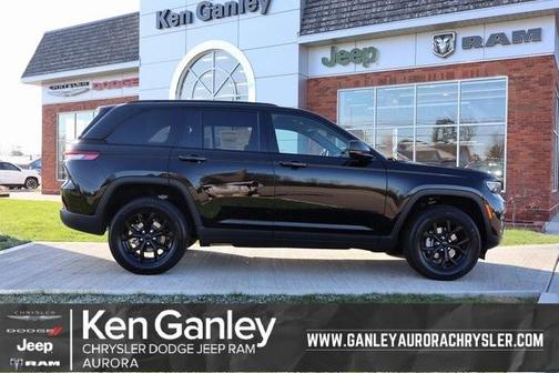 2025 Jeep Grand Cherokee Laredo
