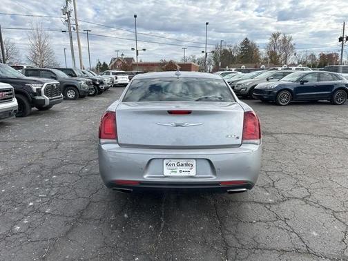 2018 Chrysler 300 S