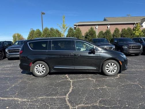 2018 Chrysler Pacifica Touring-L