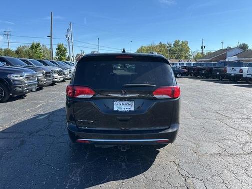 2018 Chrysler Pacifica Touring-L